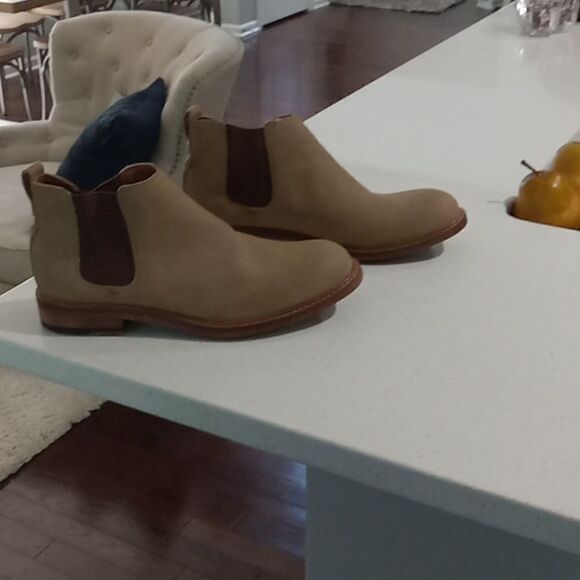 Mens Madden tan chelsea ankle boot w round toe, side zip & goring size 7.5 NWT - Picture 1 of 6